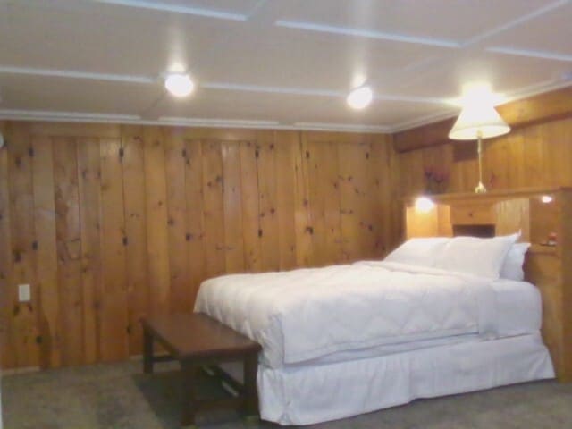 Wall opens to 12' closet - 102 W College St