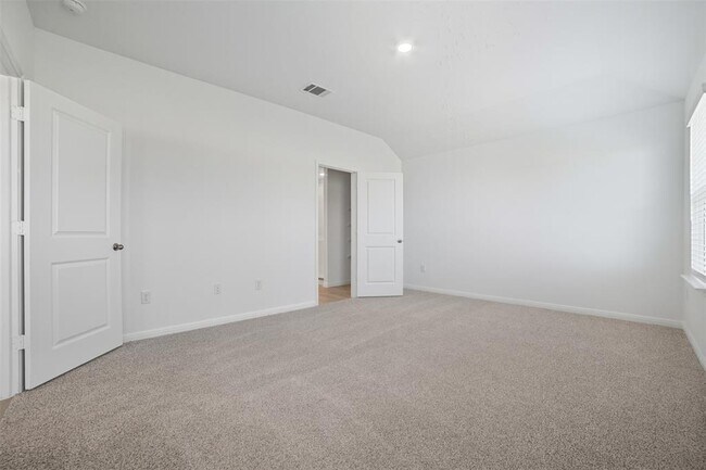 Building Photo - 445 Mustang Dr