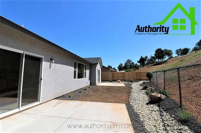 Building Photo - 20231 Ballentine Dr