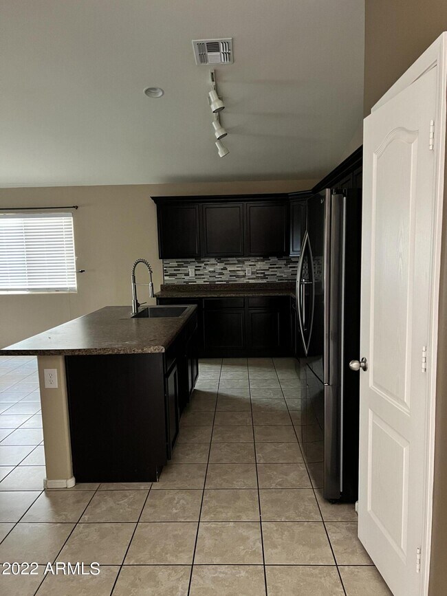 Building Photo - 3406 S 88th Ln