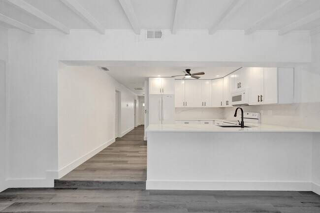 Building Photo - 1738 NE 52nd St