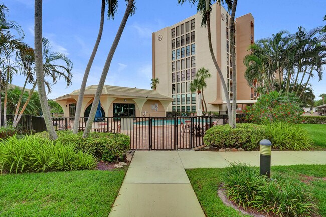 Building Photo - 1627 Riverview Rd