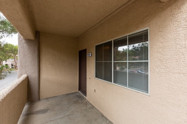 Building Photo - Spanish Palms a Guard Gated Community