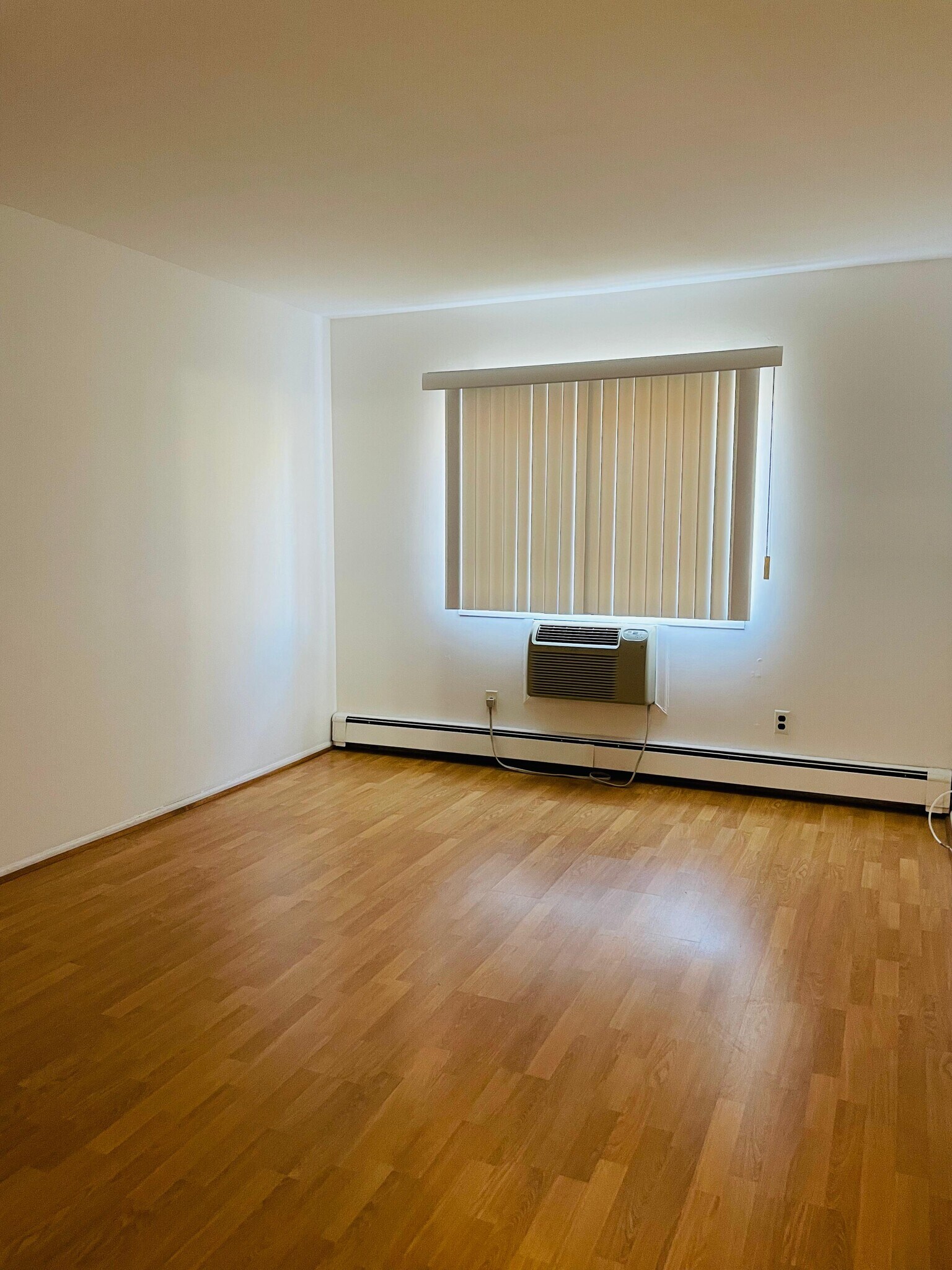 Building Photo - 550 Central Ave