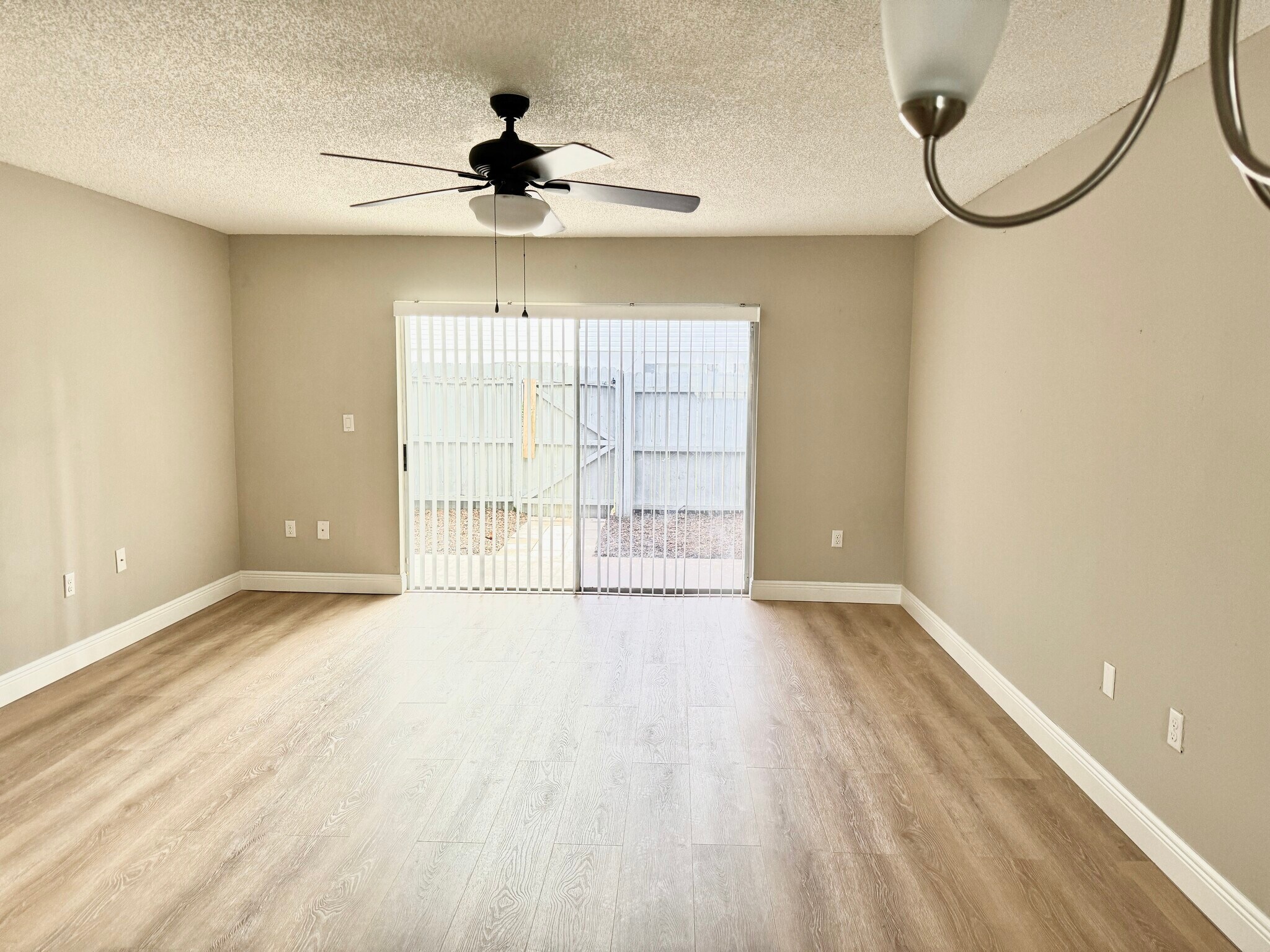 Building Photo - 6054 Amberly Ct