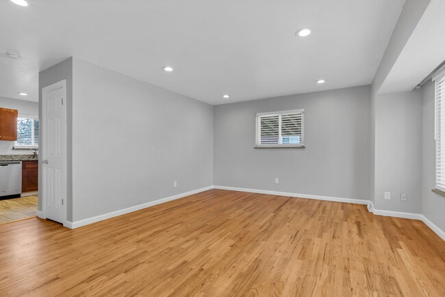 Building Photo - 1230 S Pierce St