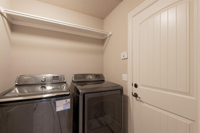 Building Photo - 2124 Newbrook Dr