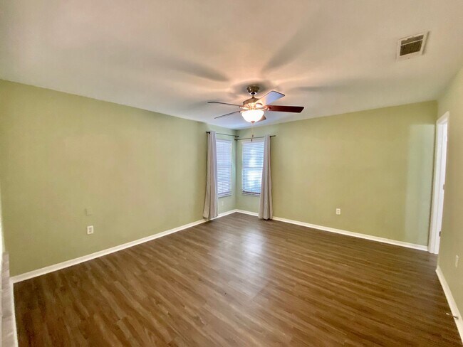 Building Photo - Charming 4BR Home in Haile Plantation with...