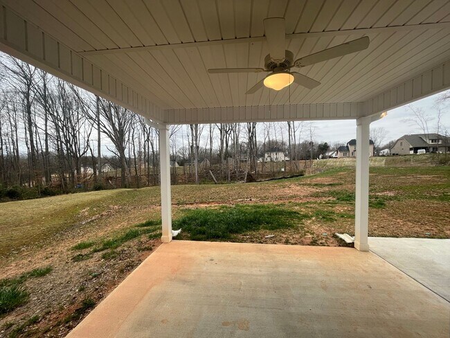 Building Photo - Breathtaking 4 Bedroom, 2 1/2 Bathroom House in Winston Salem, NC!