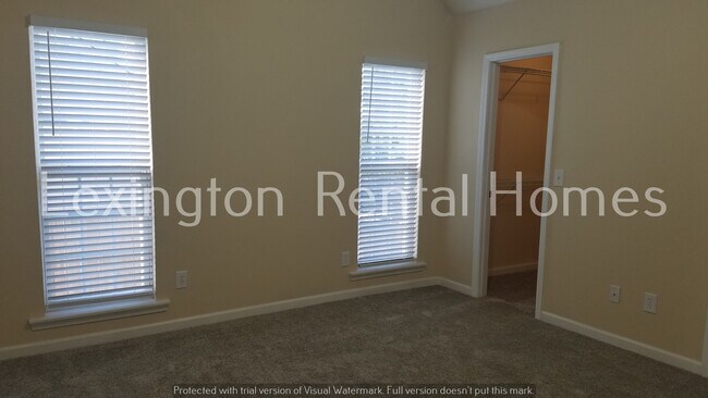 Building Photo - 142 Savannah Hills Dr