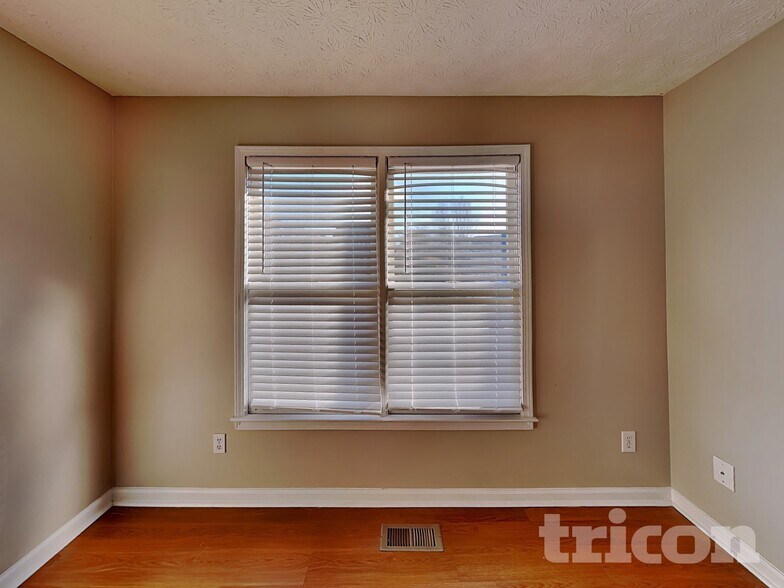 Building Photo - 403 Bennett Farms Pl