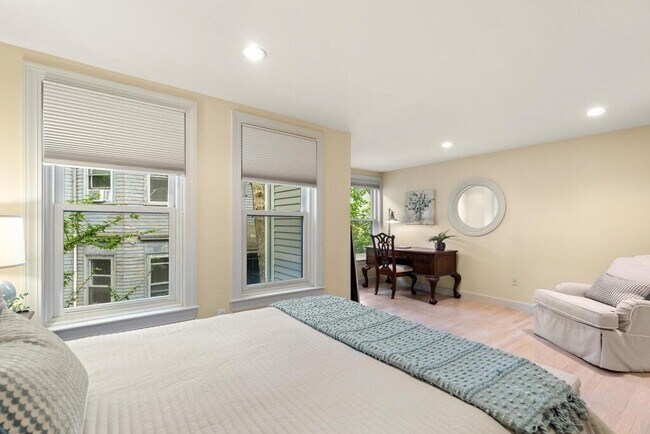 Building Photo - 49B Dana St