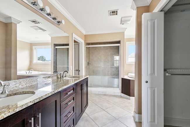 Building Photo - Charming Southern Oasis in the Heart of Ne...
