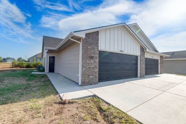 Building Photo - 2993 S Maize Ct