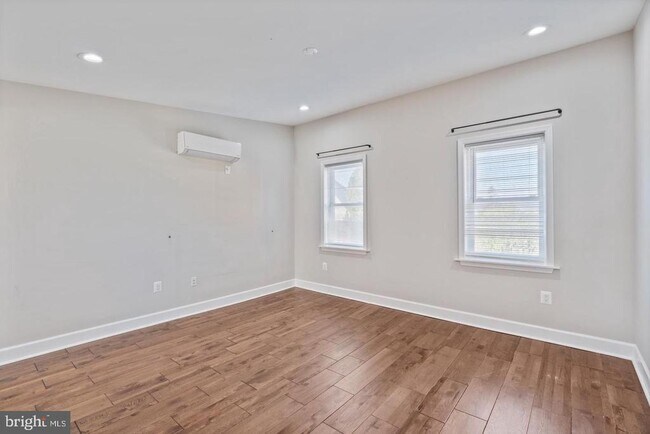 Building Photo - 3819 Roland Ave