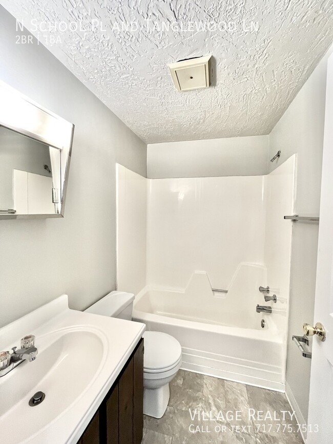 Building Photo - Top Floor! Roomy 2-Bed with A/C & Off-Stre...