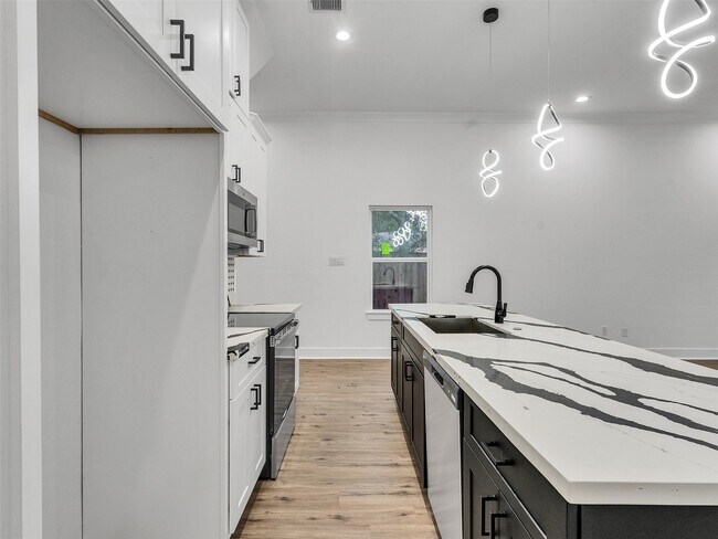 Building Photo - 7358 Guadalcanal Rd