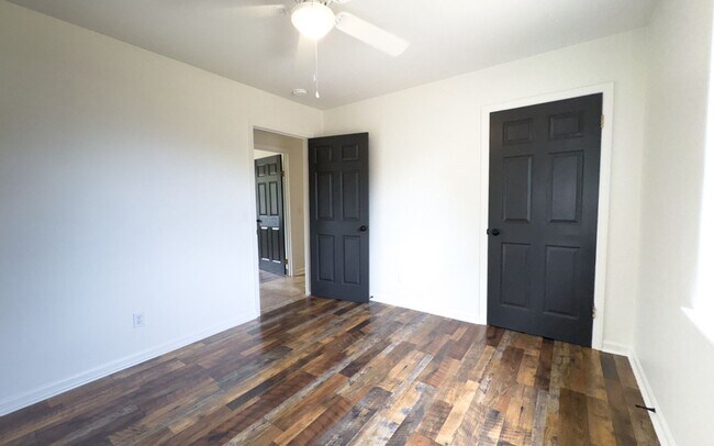 Building Photo - 3BR Home in Shell Point – Sunroom | Garage | Prime Location