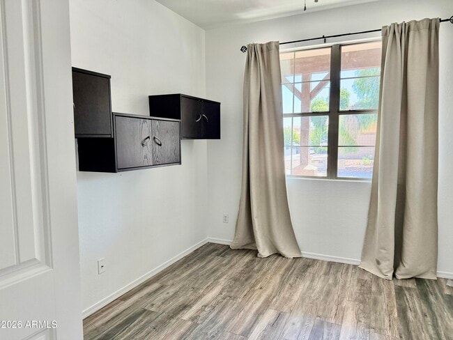 Building Photo - 3340 S Sunland Dr