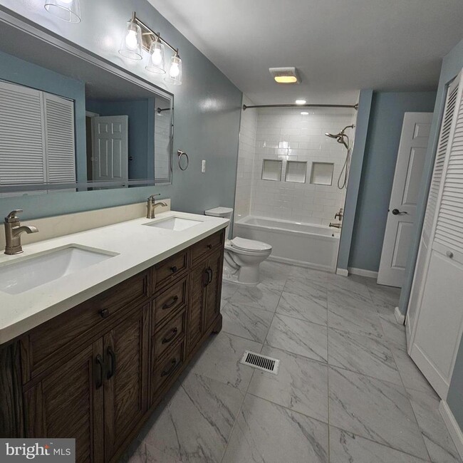 Building Photo - 5302 Harbor Ct Dr
