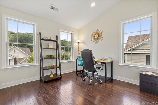 Building Photo - 19 Dennis Ln