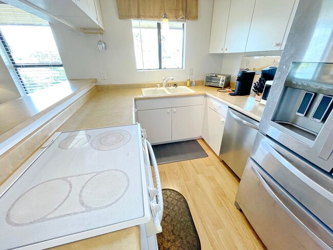 Building Photo - Maui Gardens - Central Kihei Resort Style Complex - Furnished 2 bed/1.5bath