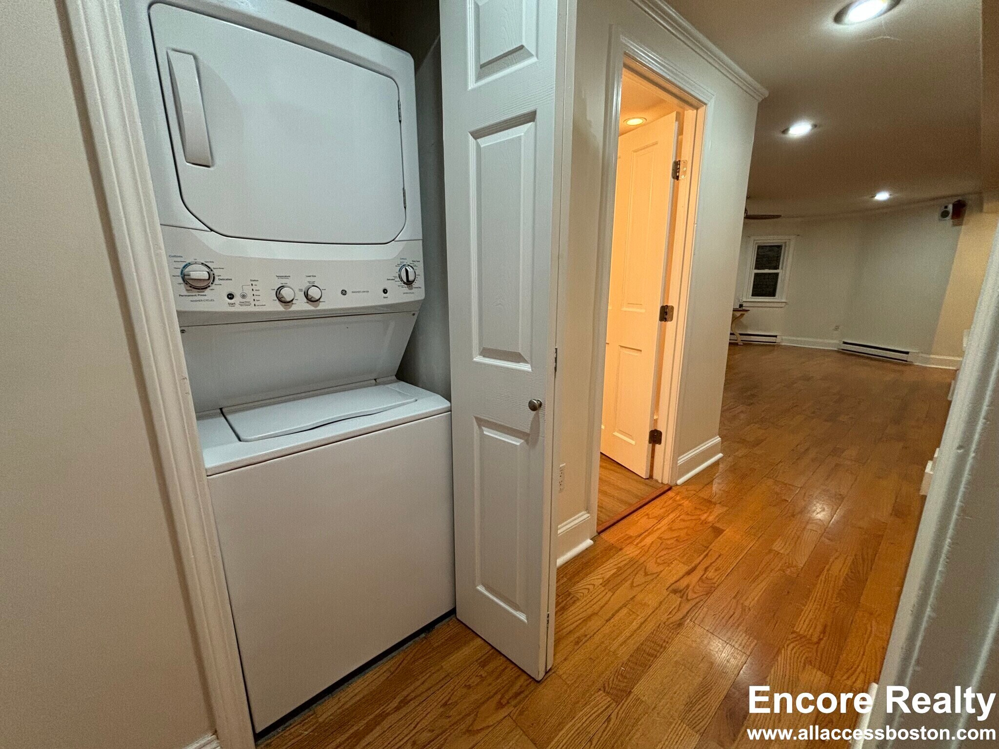 Building Photo - 519 Columbus Ave