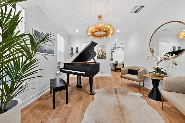 Building Photo - 121 Lily Ln