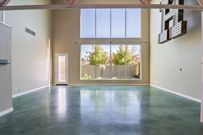 Building Photo - SW!!!  Pool!!! With jets!! Low Maintenance...