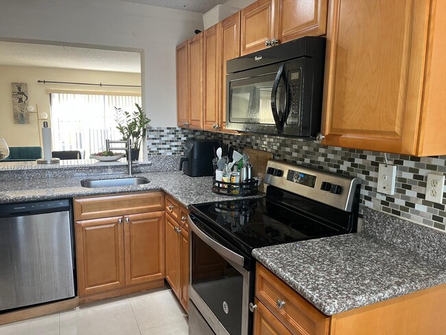 Building Photo - 9491 Palm Cir N