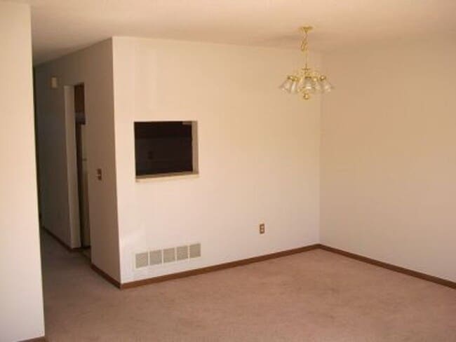 Building Photo - 2752-2758 Scarlet Oak