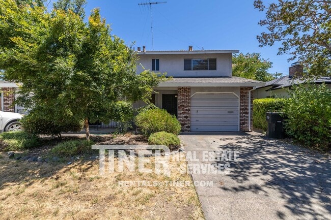 Building Photo - Darling 3 Bedroom Near Downtown - Location...
