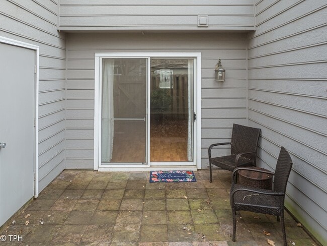 Building Photo - "Charming 2-Bedroom Gem with Granite Elegance in Charlotte's Heart!"