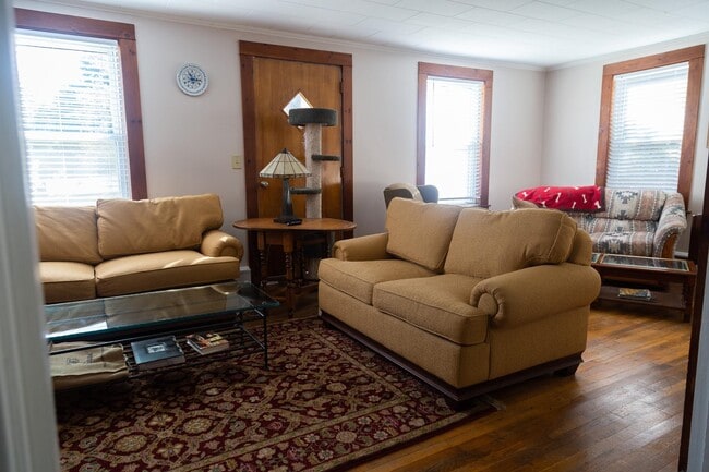 Building Photo - 180 Highland St