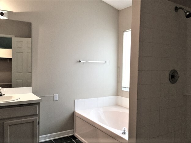 Building Photo - 1054 Royal Oaks Dr