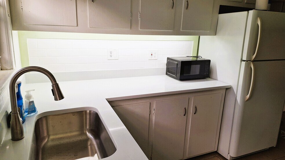 Kitchen - 30 Newbury Ave