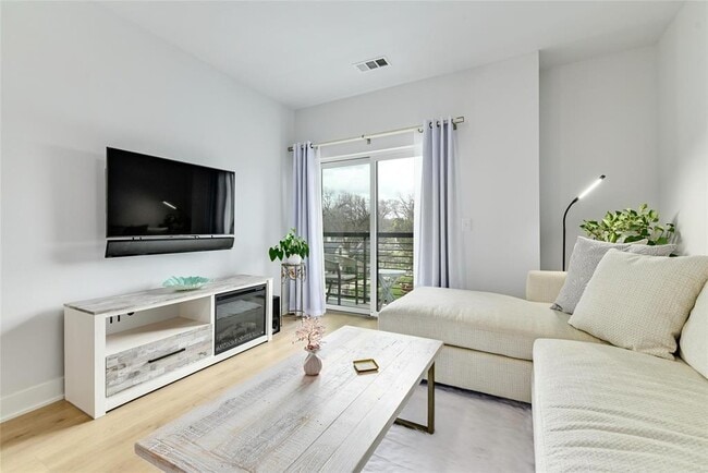 Building Photo - 3101 Govalle Ave