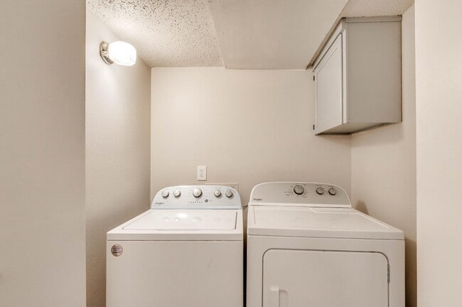 Building Photo - 1207 Lakecrest Dr