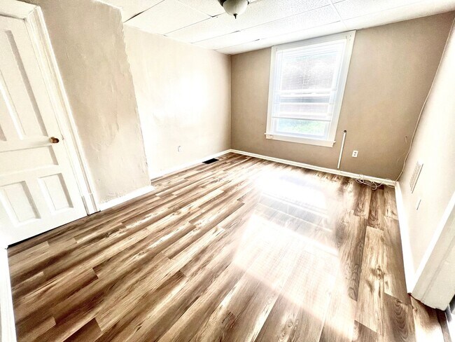 Building Photo - 129 McGinnis Avenue (Full Service)