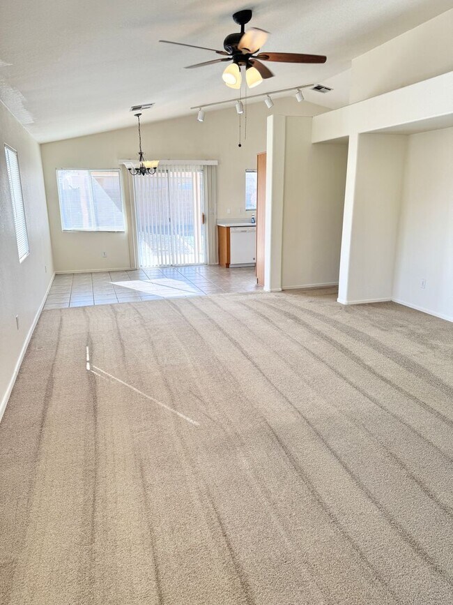 Building Photo - 3 Bedroom 2 Bath Single Level Home In Peor...