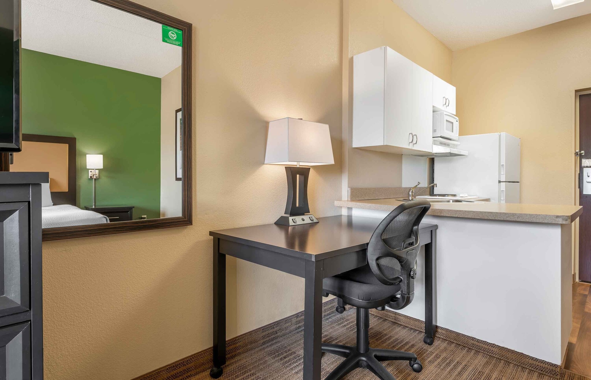 Building Photo - Furnished Studio-Chicago - O'Hare - North