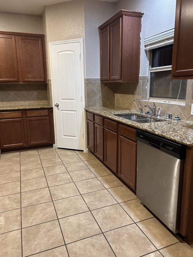 Building Photo - 26903 Glacier Creek Dr
