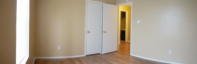 Building Photo - 2806 Derby Dr