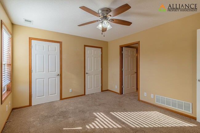 Building Photo - 360° VIRTUAL TOUR ~ Over-sized duplex! Two...