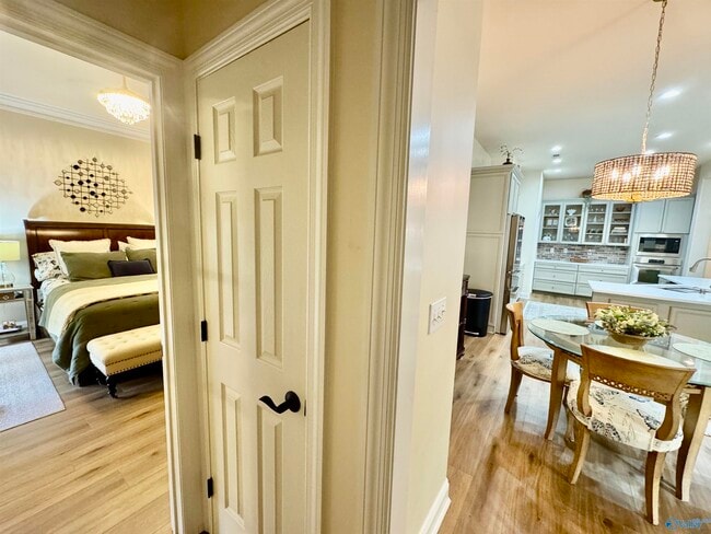 Building Photo - 1024 Split Rock Cove