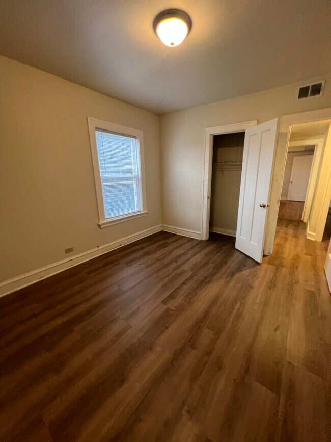 Building Photo - 1022 N Menard Ave