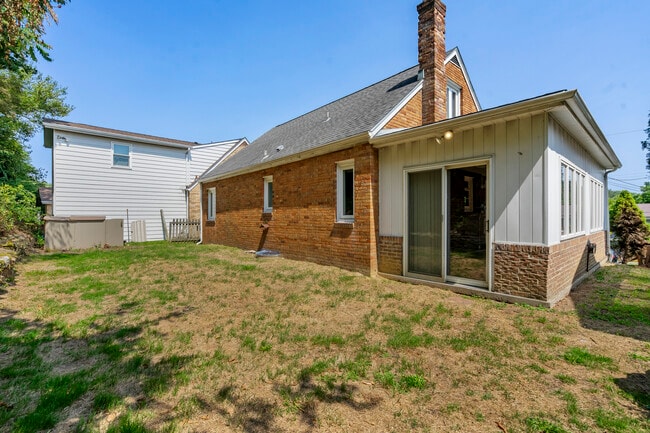 Building Photo - 219 Carmella Dr