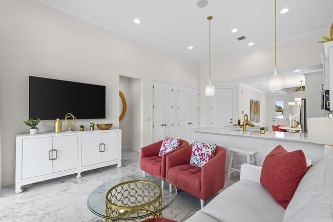 Building Photo - 16181 Oakview Dr