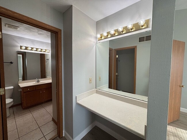 Building Photo - Rockford Townhomes East