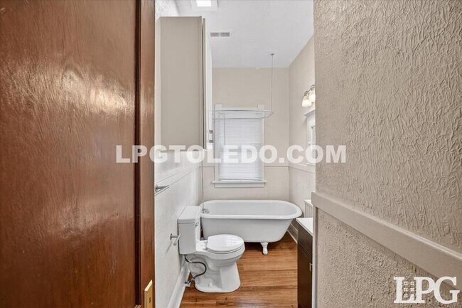 Building Photo - 414 Platt St